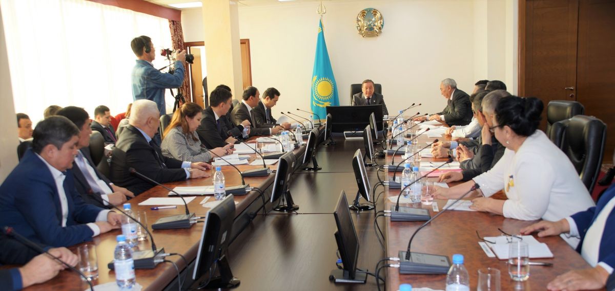 قازاقستان فەرمەرلەر وداعى ءتىرى مال ەكسپورتىنا تىيىم سالۋدى قولدايدى