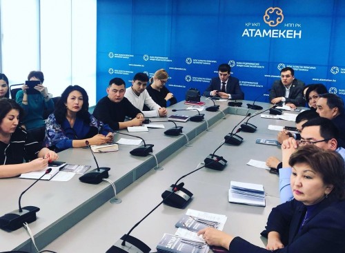 باتىس قازاقستاندا كوشە جارناماسىنا كوڭىل بولىنەدى