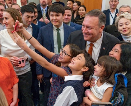 مايك پومپەو قازاقستان باسشىلىعىمەن كەلىسسوزدەردى اسىعا كۇتەتىنىن جەتكىزدى