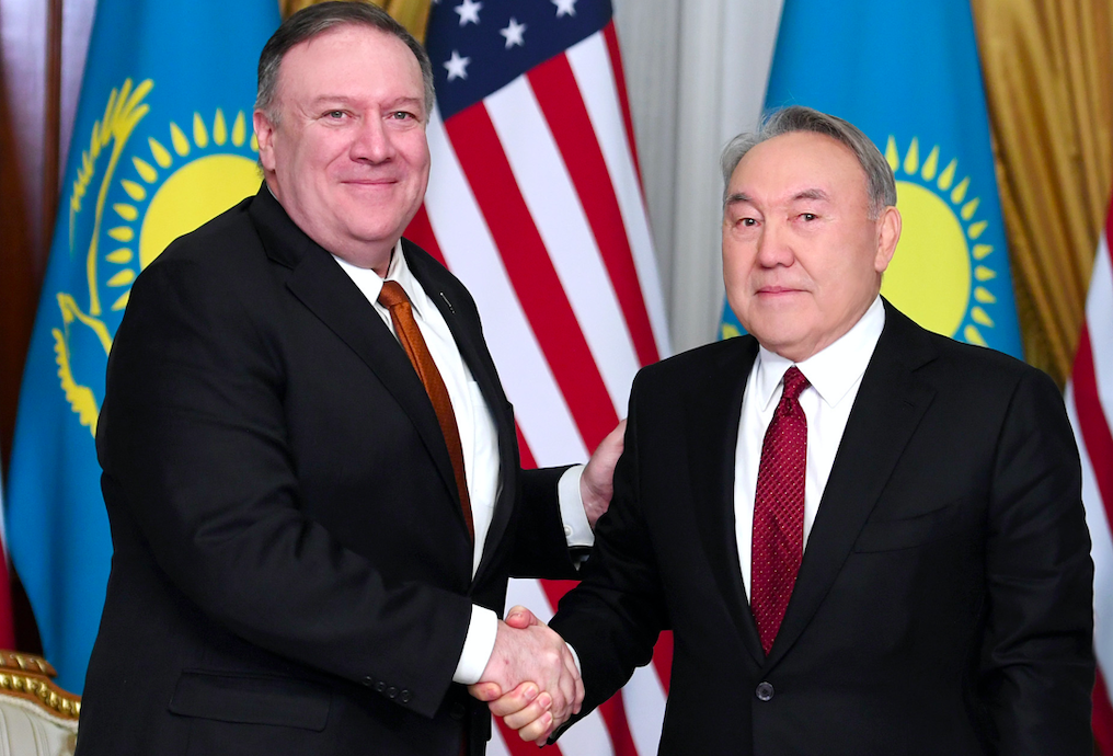 ەلباسى مايك پومپەومەن كەزدەستى