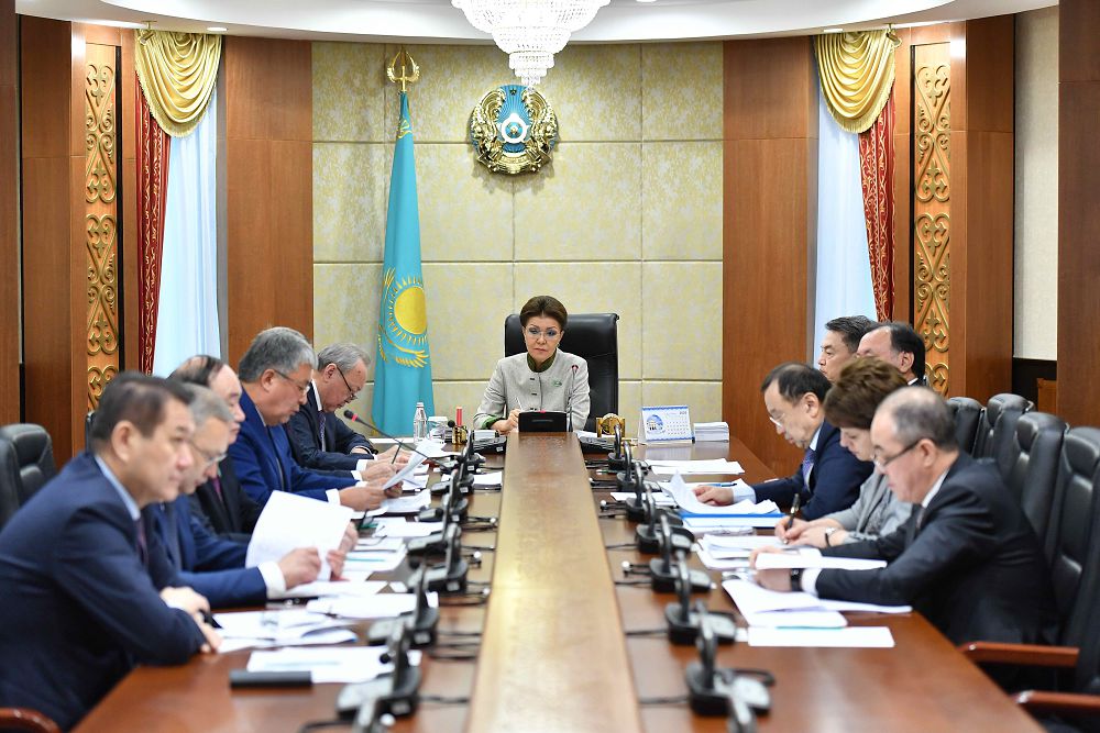 سەنات بيۋروسىنىڭ وتىرىسى ءوتتى