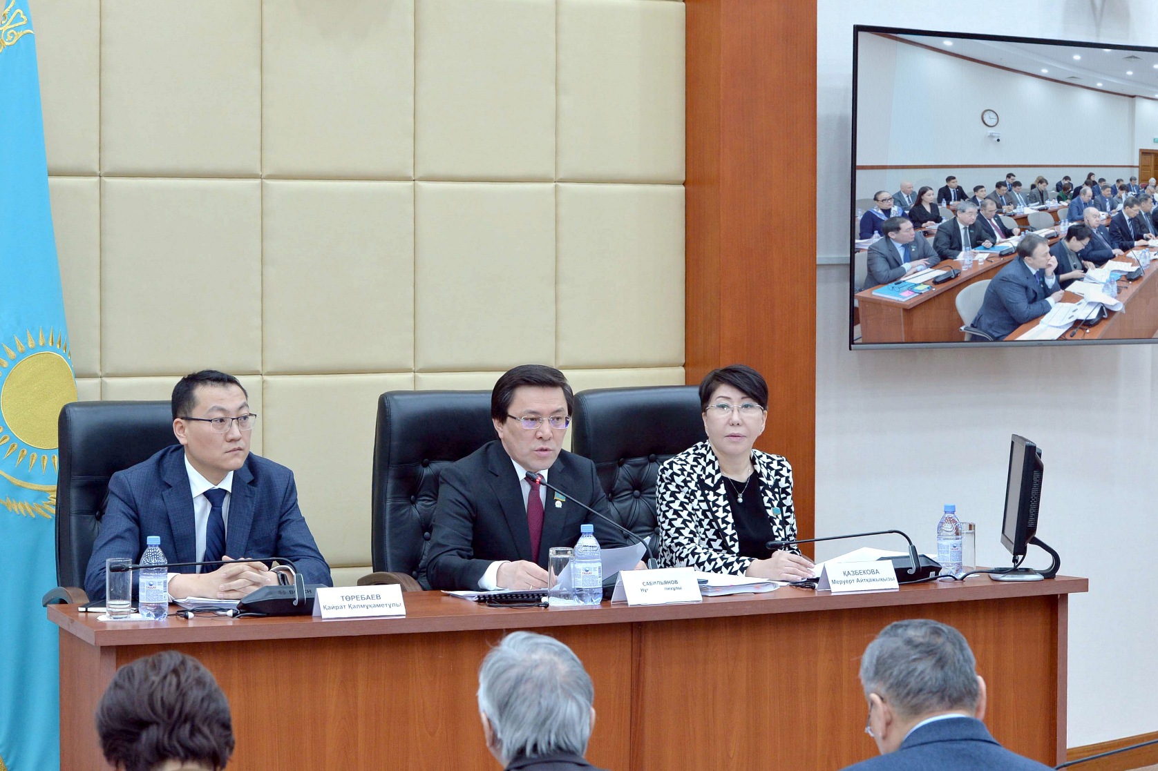 ماجىلىستە تۇتىنۋشىلاردىڭ قۇقىقتارىن قورعاۋعا باعىتتالعان زاڭ جوباسى تانىستىرىلدى