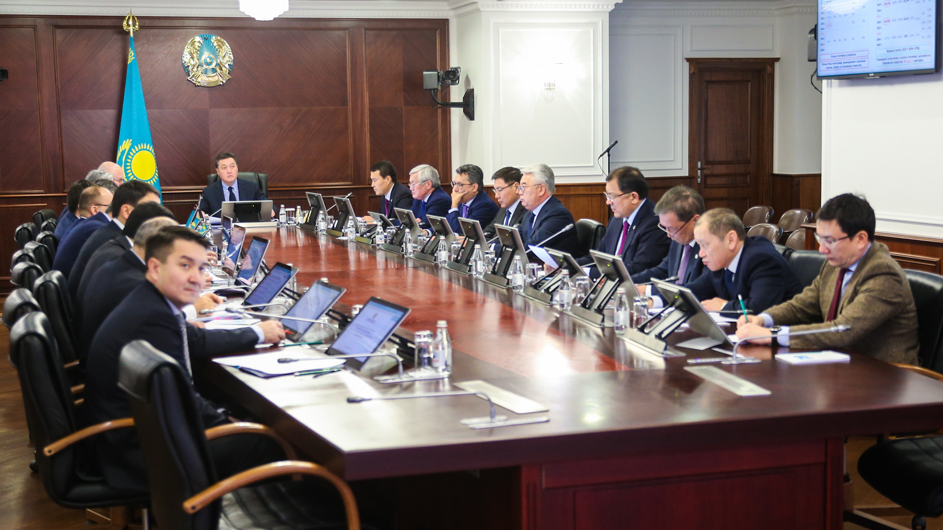 ۇكىمەتتە مەملەكەت باسشىسىنىڭ جولداۋىن ىسكە اسىرۋدىڭ ارالىق قورىتىندىسى شىعارىلدى