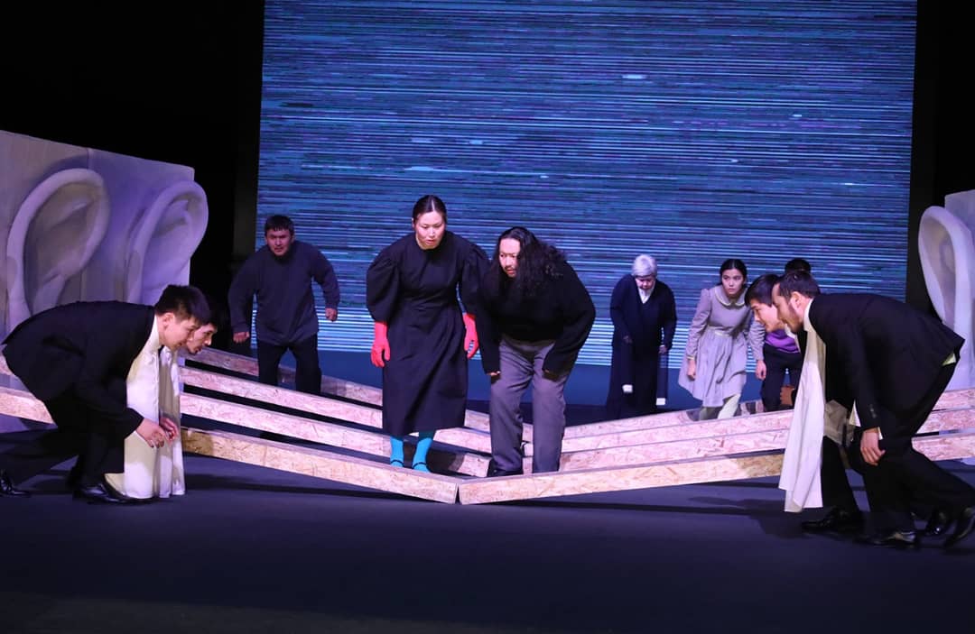 ورال تەاترىندا پولياك دراماتۋرگىنىڭ شىعارماسى ساحنالاندى