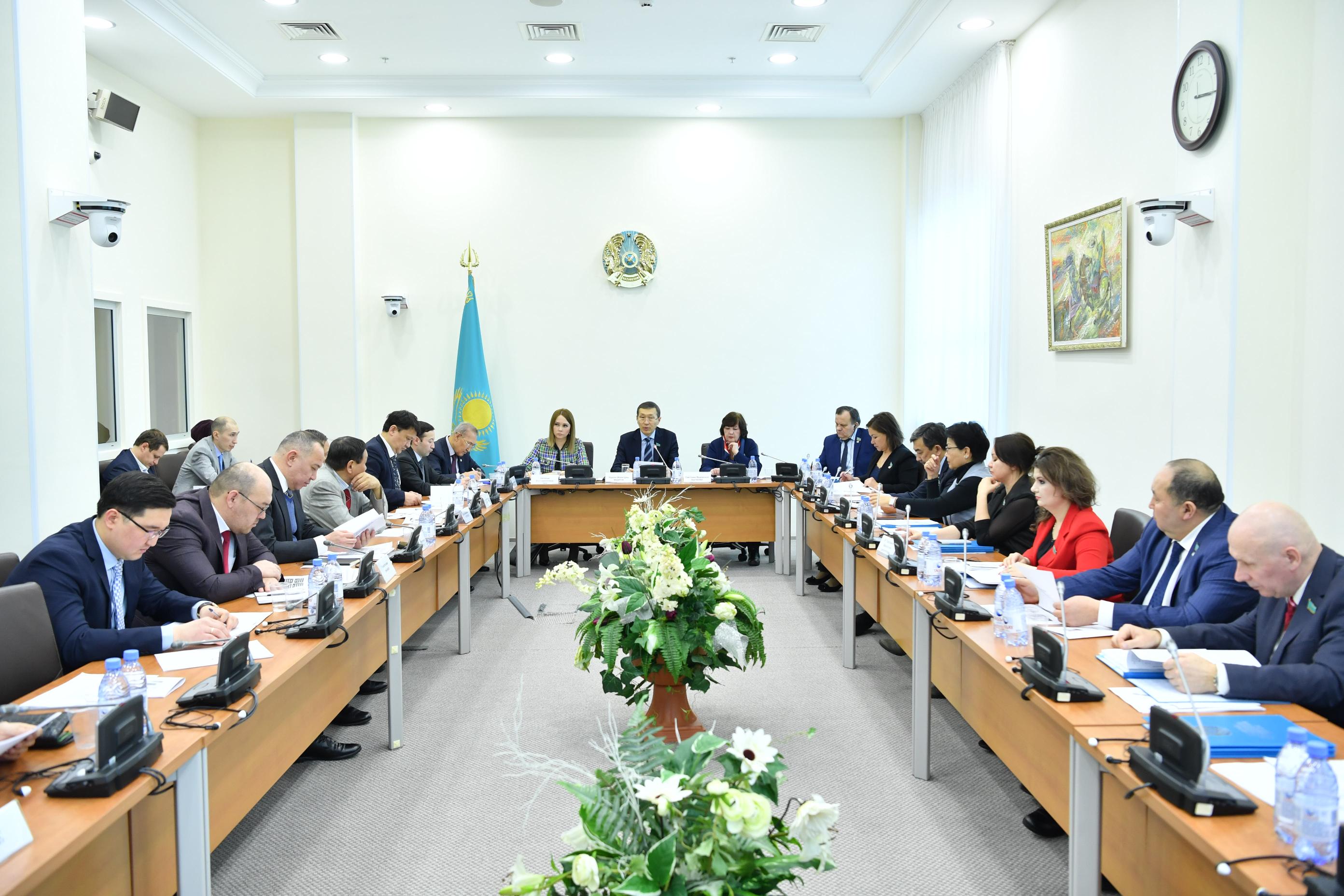 ماجىلىستە نورماشىعارماشىلىقتى جەتىلدىرۋگە قاتىستى تۇزەتۋلەر تانىستىرىلدى