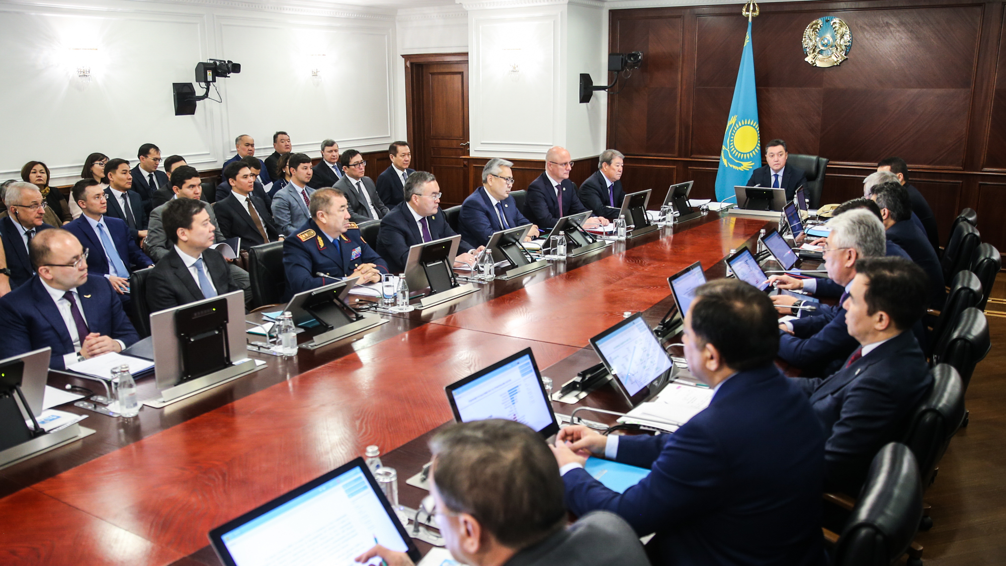 ۇكىمەت وتىرىسىندا ەلىمىزدىڭ الەۋمەتتىك-ەكونوميكالىق دامۋىنىڭ قورىتىندىلارى تالقىلاندى