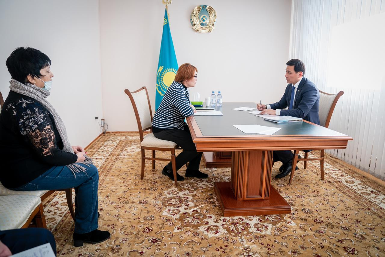 ەلوردا اكىمى ەسەپ بەرۋ كەزدەسۋىنە كەلگەن قالا تۇرعىندارىن قابىلدادى