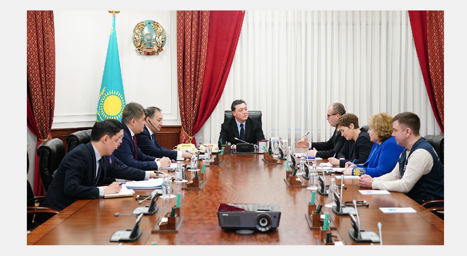 ا. مامين ددسۇ ەۋروپالىق ايماقتىق بيۋروسىنىڭ ديرەكتورى ح. كليۋگەمەن كەزدەستى