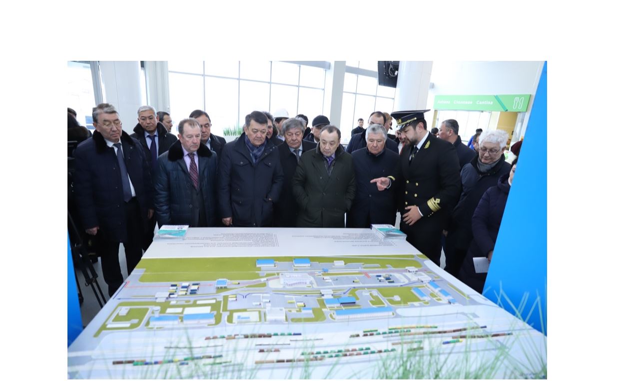 سەناتورلاردى وتاندىق كەمەلەردىڭ ترانزيتپەن وتۋدەگى ۇزاققا سوزىلاتىن ءراسىمى تولعاندىرادى