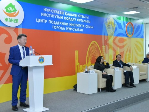 قازاق الىپبيىنە قاتىستى اشىق تالقىلاۋ ءوتتى