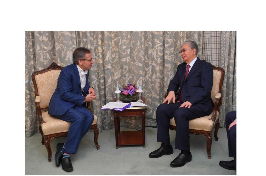 پرەزيدەنت Eurasia Group كومپانياسىنىڭ نەگىزىن قالاۋشى يان برەممەرمەن كەزدەستى