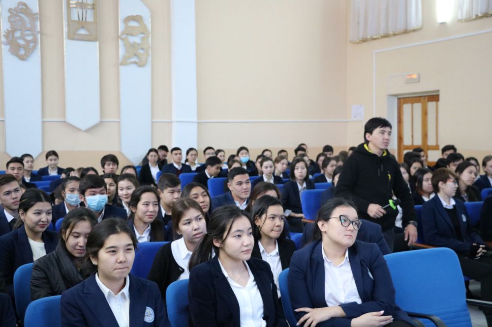 مەكتەپ ءبىتىرۋشى تۇلەكتەر جول قۇرىلىسى سالاسىمەن تانىستى