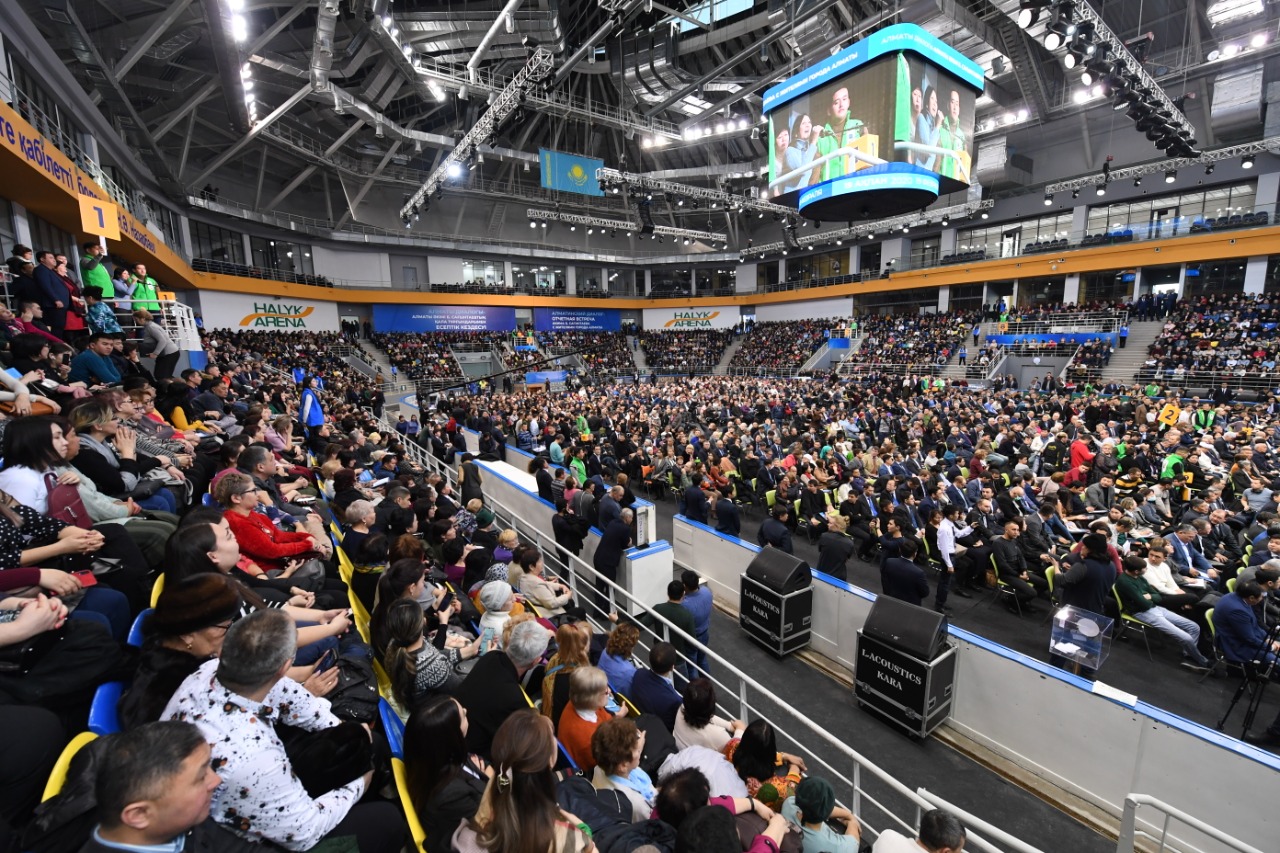 الماتىدا قۇرىلىس قارقىندى ءجۇرىپ جاتىر