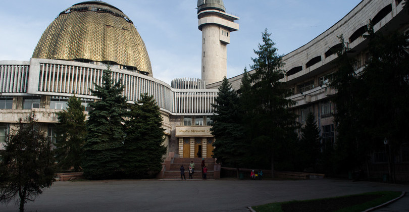 الماتىنىڭ وقۋشىلار سارايى كۇردەلى جوندەۋدەن وتەدى