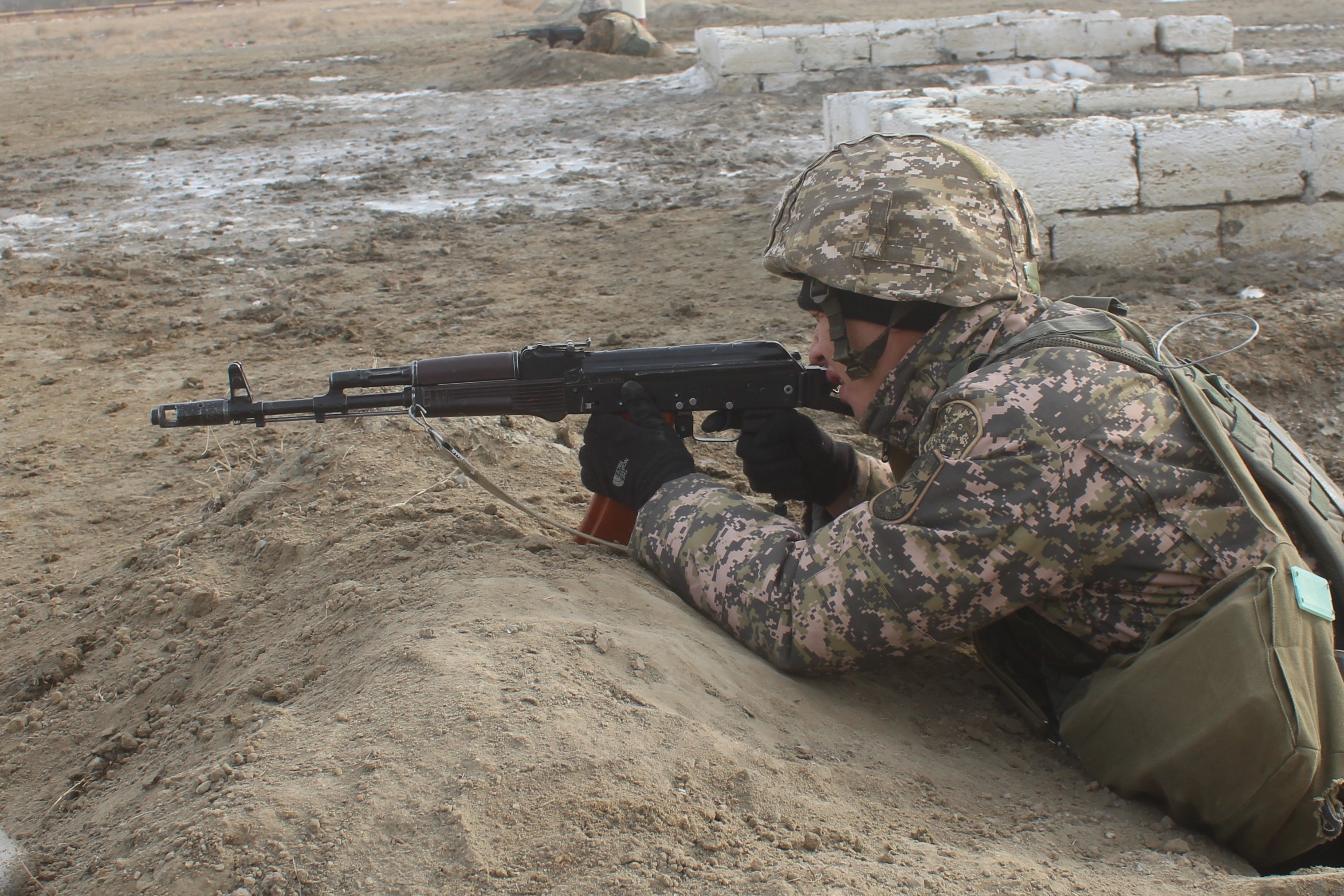 جيىندا اسكەردەگى تاربيە جۇمىسىنىڭ جەتىلدىرىلۋى تالقىلاندى