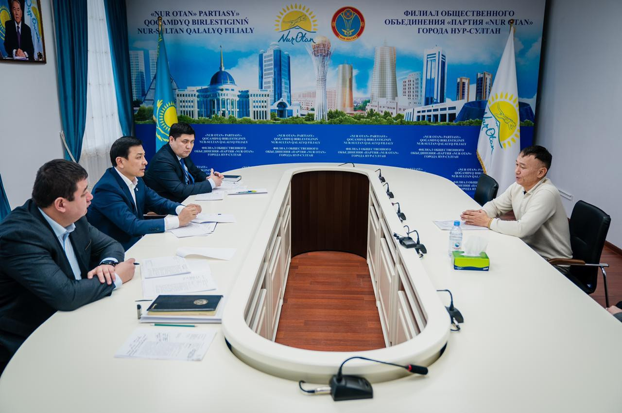 التاي كولگىنوۆ Nur Otan فيليالىندا ازاماتتارمەن كەزدەستى