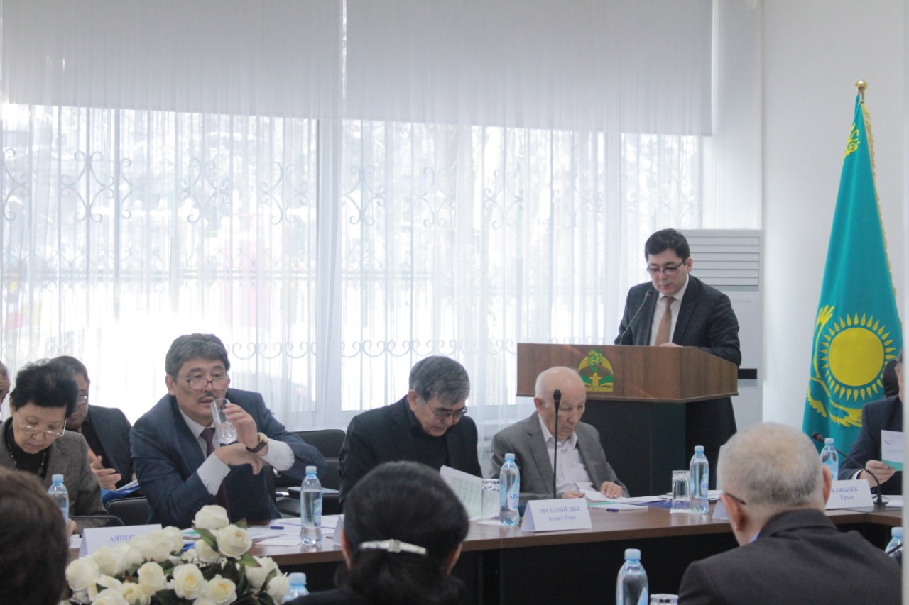 «لاتىننەگىزدى قازاق ءالىپبيى: ۇسىنىستار, تالقى جانە ناتيجە»  كەڭەسى ءوتتى