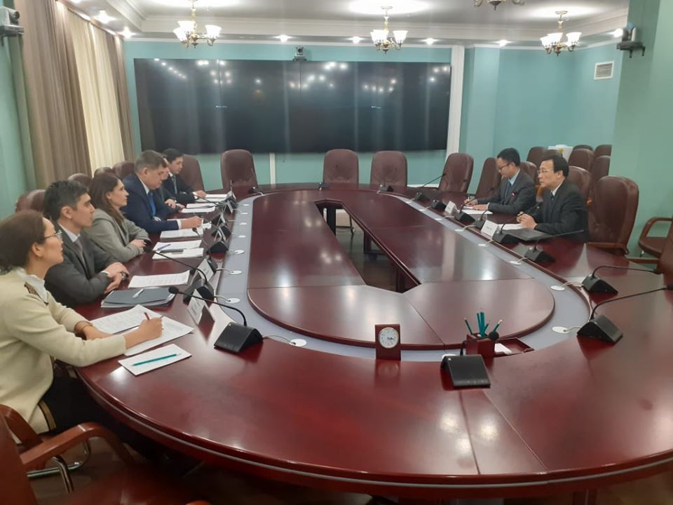 ەلجان ءبىرتانوۆ قىتاي ەلشىسىمەن كەزدەستى