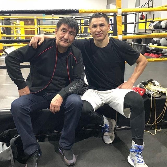 بوكسشىلارىمىز فلويد مەيۆەزەردىڭ زالىندا جاتتىعادى