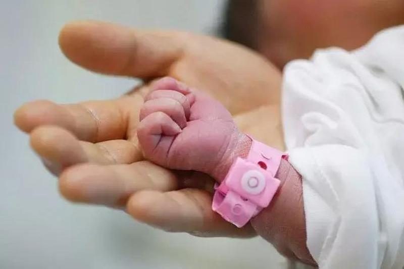 جەدەل جاردەم وپەراتورى تەلەفونمەن جۇكتى ايەلدى بوساندىردى