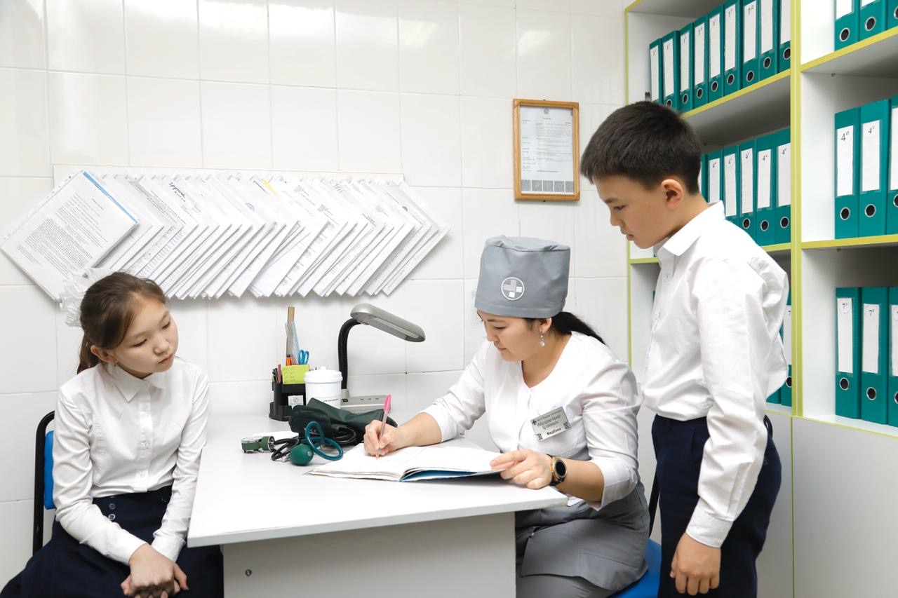 شىمكەنت قالاسىنداعى مەكتەپتەردە مەديتسينالىق كابينەتتەر جاڭارتىلۋدا