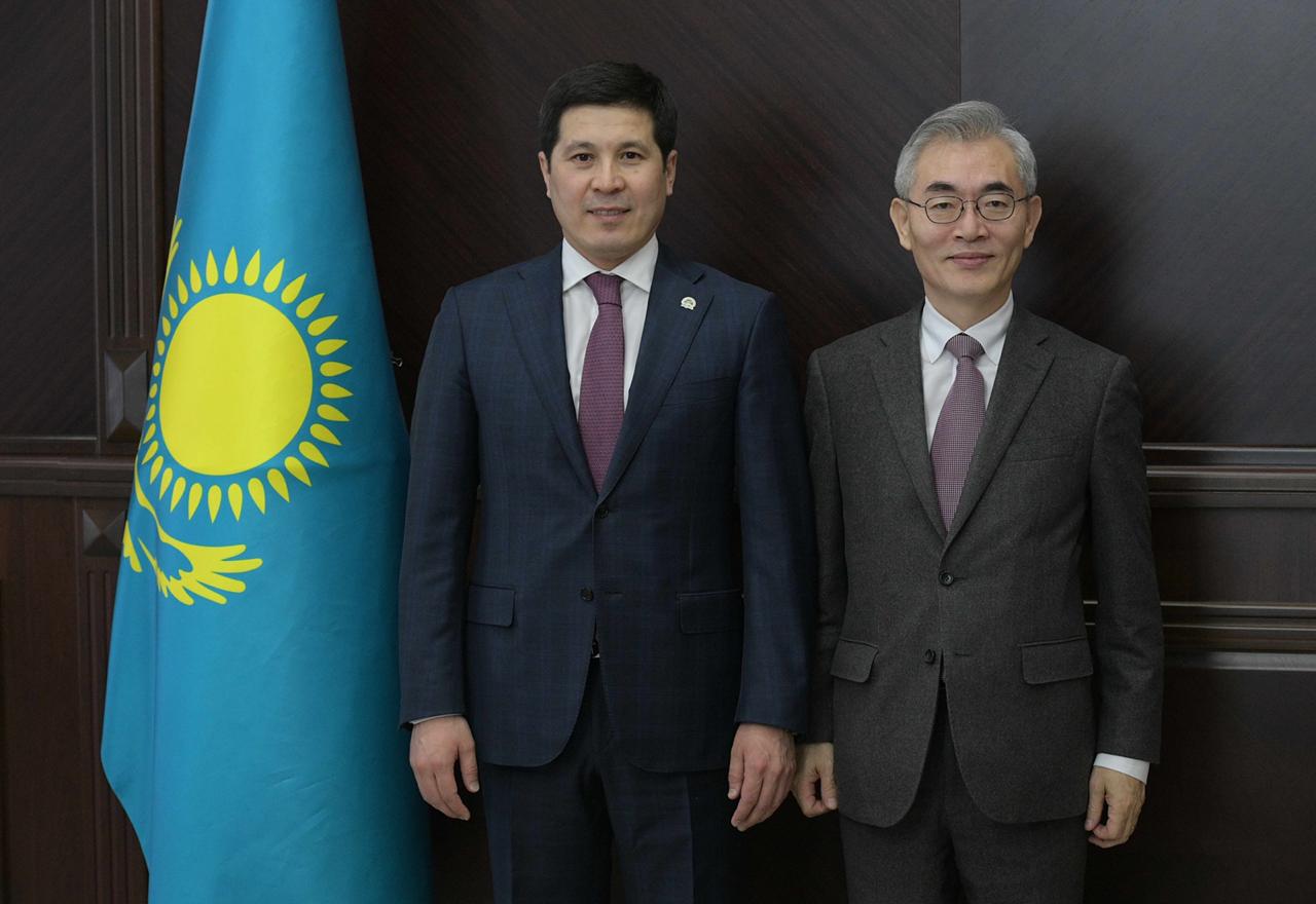 پاۆلودار وبلىسىنا وڭتۇستىك كورەيا ەلشىسى كيم دە-سيك كەلدى