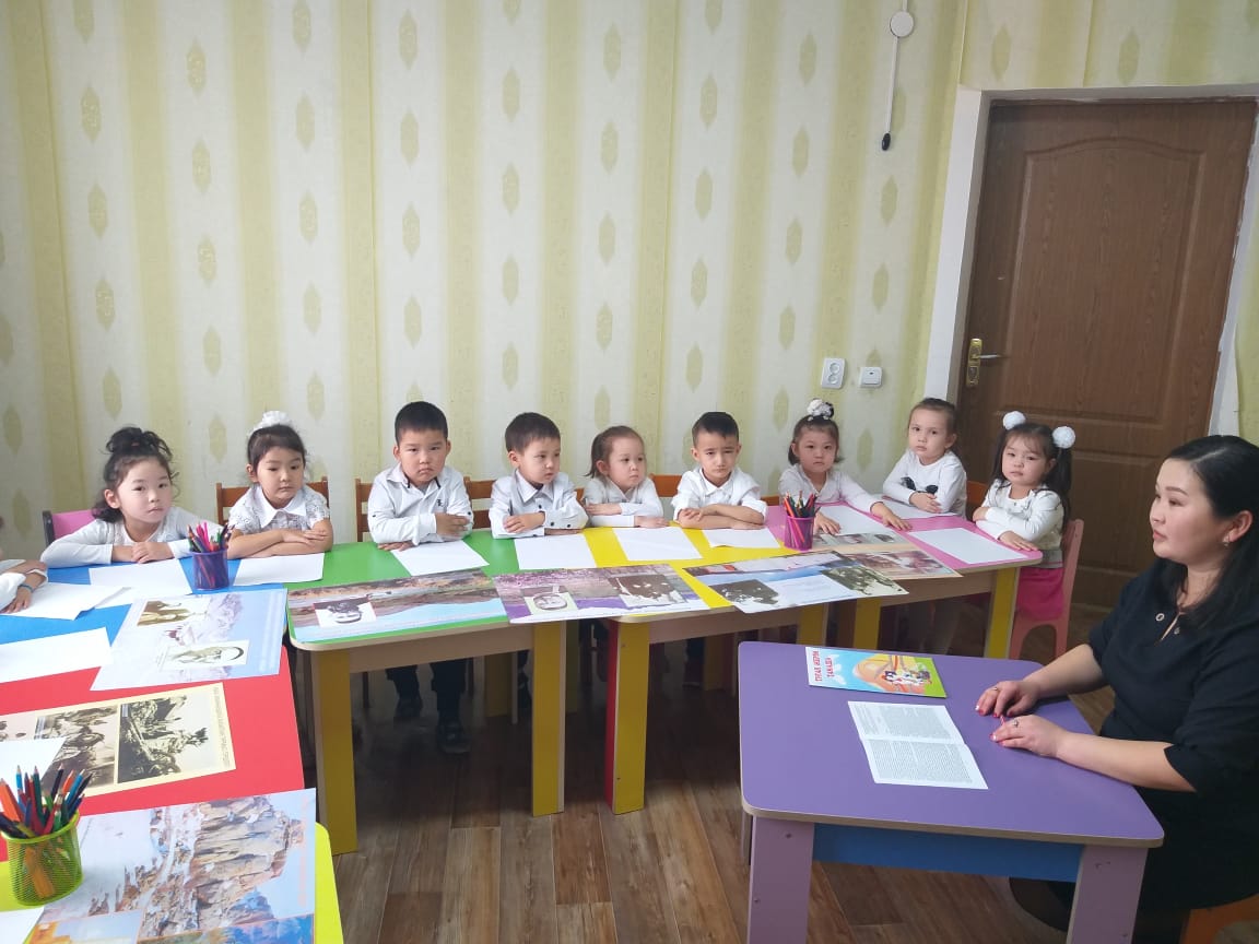 بالاباقشا بالدىرعاندارى اباي شىعارمالارىمەن تانىستى