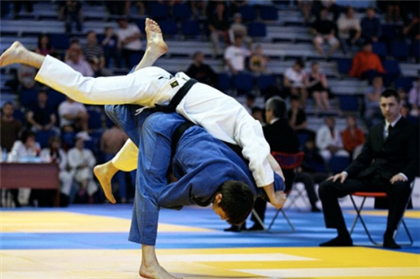 الەم كۋبوگىنداعى العاشقى التىن