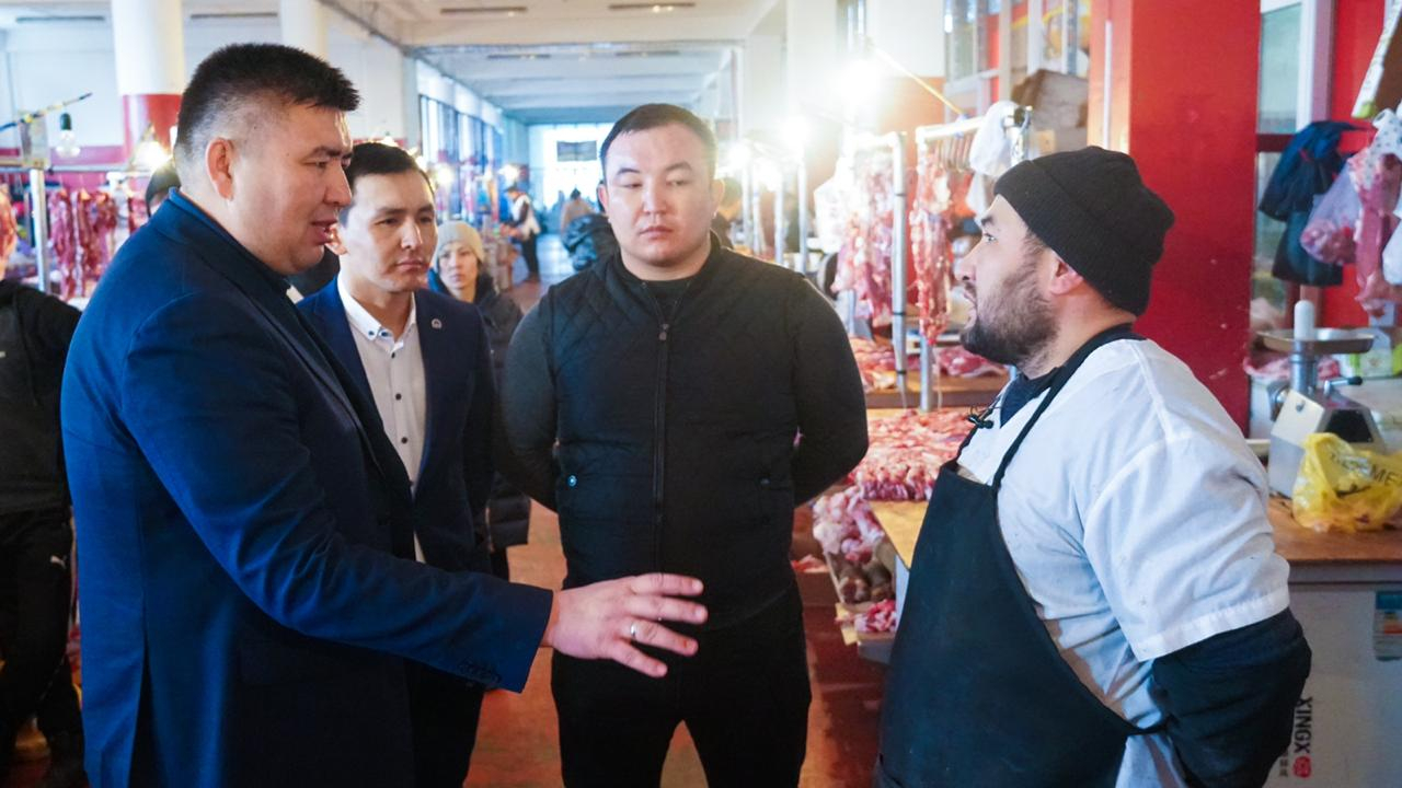 Jas Otan جاستار قاناتىنىڭ توراعاسى شىمكەنتتىك جاستارمەن كەزدەستى