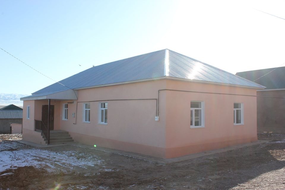 كاسىپكەر باسپانا تاۋقىمەتىن تارتقان اناعا 4 بولمەلى ءۇي سالىپ بەردى