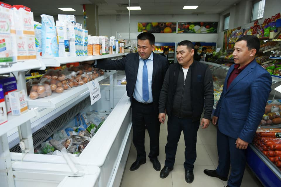 تۇركىستاندا الەۋمەتتىك دۇكەندەردە ازىق-ت ۇلىك ارزان باعامەن ساتىلۋدا