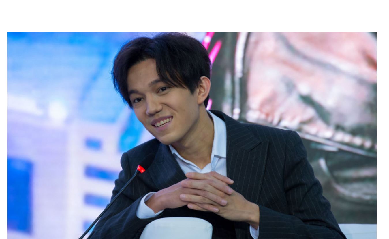 نيۋ-يوركتەگى جۇلدىزدار گالەرەياسىنا ديماشتىڭ سۋرەتى ءىلىندى