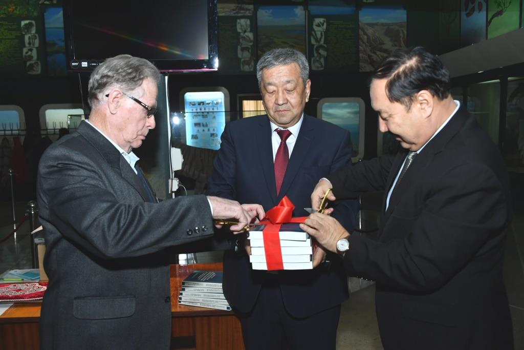 ۇلتتىق ۋنيۆەرسيتەتتە ومىرتقالى جانۋارلار توپتاماسىنىڭ كاتالوگى تانىستىرىلدى