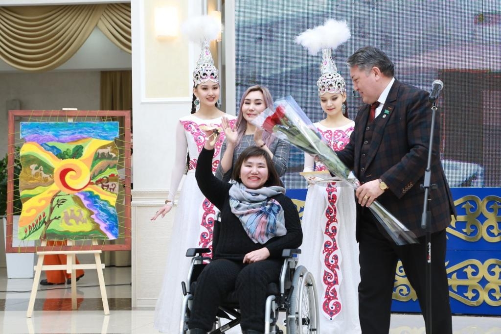 قاراعاندىلىق مەتسەنات مۇقتاج جانعا پاتەر سىيلادى