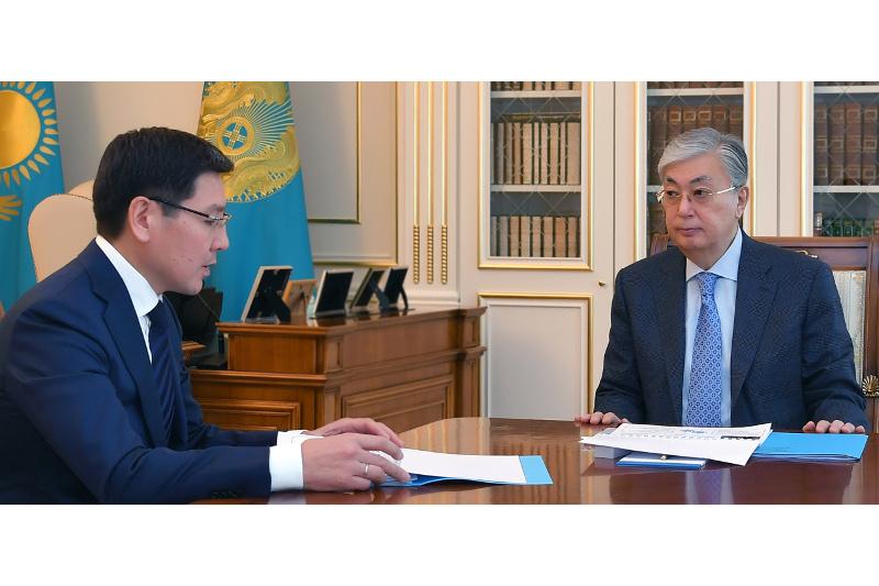 پرەزيدەنت اسقار جۇماعاليەۆتى قابىلدادى