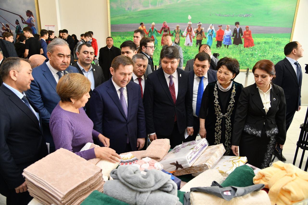 شىمكەنتتە العىس ايتۋ كۇنى اتالىپ ءوتتى