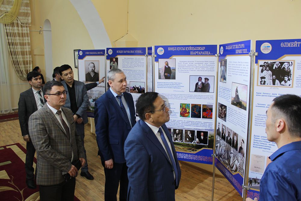 كوشپەلى كورمەمەن تانىستى