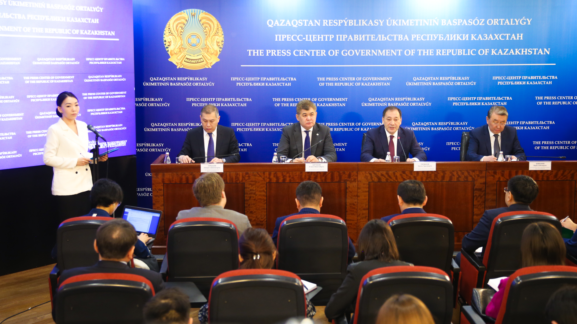 قازاقستاندىق كاسىپورىندار تاۋلىگىنە 170 مىڭعا دەيىن مەديتسينالىق ماسكا شىعارادى