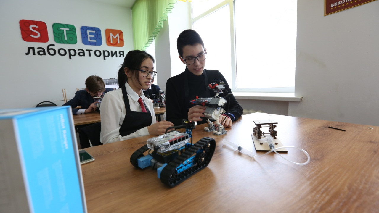 STEM وقىتۋ ءادىسى ەلوردالىق وقۋشىلاردىڭ وقۋ ۇلگەرىمىن قالاي جاقسارتادى؟