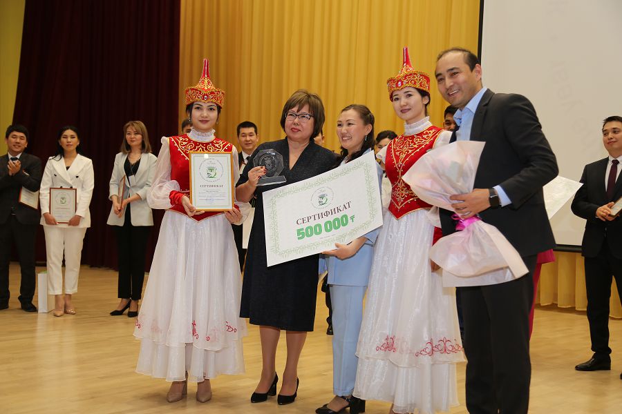 نازارباەۆ زياتكەرلىك مەكتەپتەرىنىڭ ۇزدىك مۇعالىمدەرى انىقتالدى