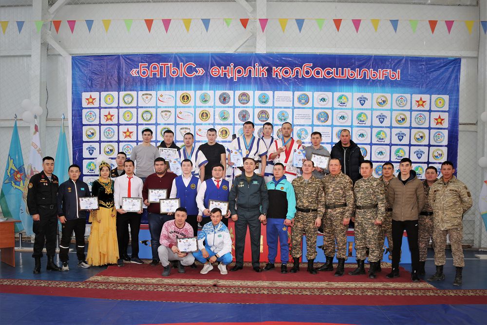 اسكەري قىزمەتشىلەر اراسىندا «باتىس بارىسى» انىقتالدى