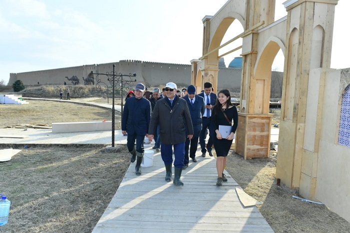 تۇركىستاندا كەسەنە جانىنان «ەتنواۋىل» كەشەنى  بوي كوتەردى