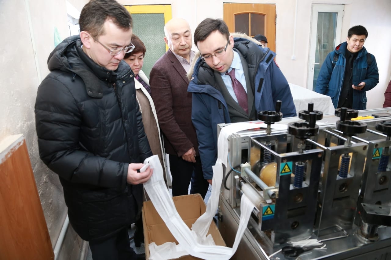 قاراعاندىدا مەديتسينالىق ماسكالار شىعارىلا باستادى