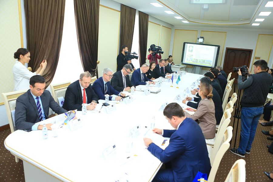 ەۋروپالىق وداق وكىلدەرى شىمكەنتتەگى جوعارى وقۋ ورنىنىڭ وقۋ-وقىتۋ بازاسىمەن تانىستى