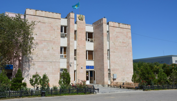 اقتاۋدا پوليتسيا قىزمەتكەرىنە دورەكىلىك تانىتقاندار سوتتالدى