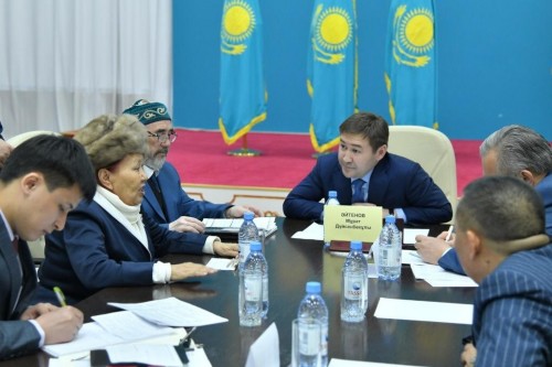 Nur Otan: شىمكەنت اكىمى قوعامدىق قابىلداۋدا تۇرعىندار ماسەلەسىن تىڭدادى