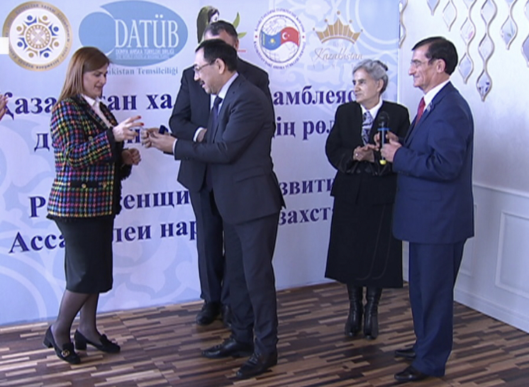 تۇرىك ەتنو-مادەني ۇيىمى ايەلدەر قاۋىمىن ءتول مەرەكەسىمەن قۇتتىقتادى