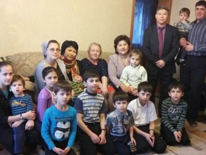 كوپ بالالى وتباسىن قۇتتىقتادى