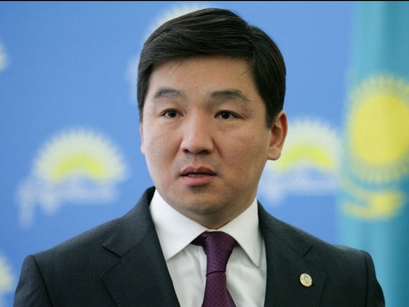 باۋىرجان بايبەك ايەلدەردى ءتول مەرەكەسىمەن قۇتتىقتادى