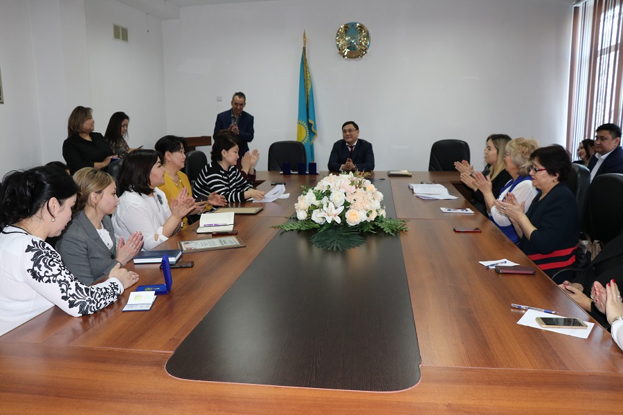 الماتىدا ءبىر توپ قىز-كەلىنشەك ماراپاتتالدى